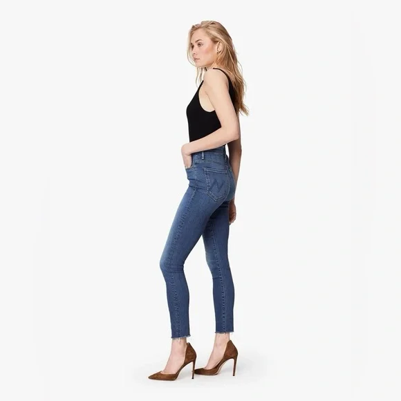 MOTHER High-waisted Looker Ankle Fray jeans in Big Sky (faded blue) - Picture 12 of 13